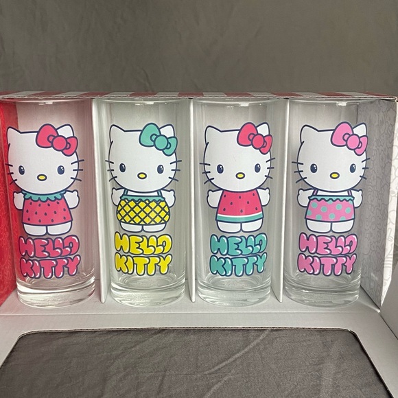 Hello Kitty Glassware Set - Picture 2 of 3